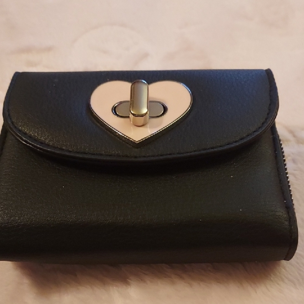 Black and Pink Heart Clasp Women's Wallet